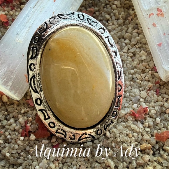 Oversized Silver and yellow jade adjustable Ring - Picture 5 of 7
